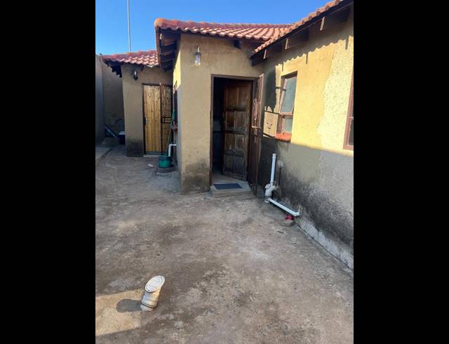 7 BEDROOM HOUSE FOR SALE IN ETHAFENI